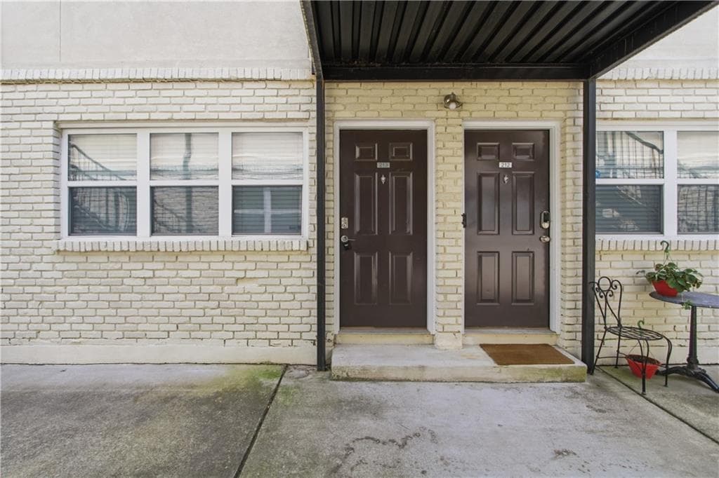 2 bedroom, 1 bathroom, 753 sq ft condominium sold at 48 Peachtree Avenue 213, Atlanta, GA 30305