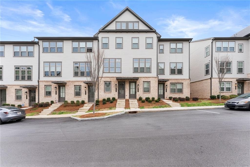 3 bedroom, 4 bathroom, 1,645 sq ft townhouse sold at 3943 Allegretto Circle, Atlanta, GA 30339