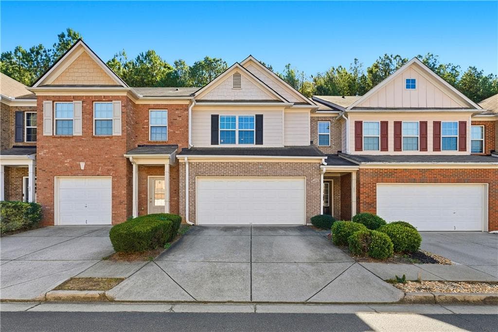 3 bedroom, 3 bathroom, 1,782 sq ft townhouse for sale at 3923 Snipes Court, Lilburn, GA 30047
