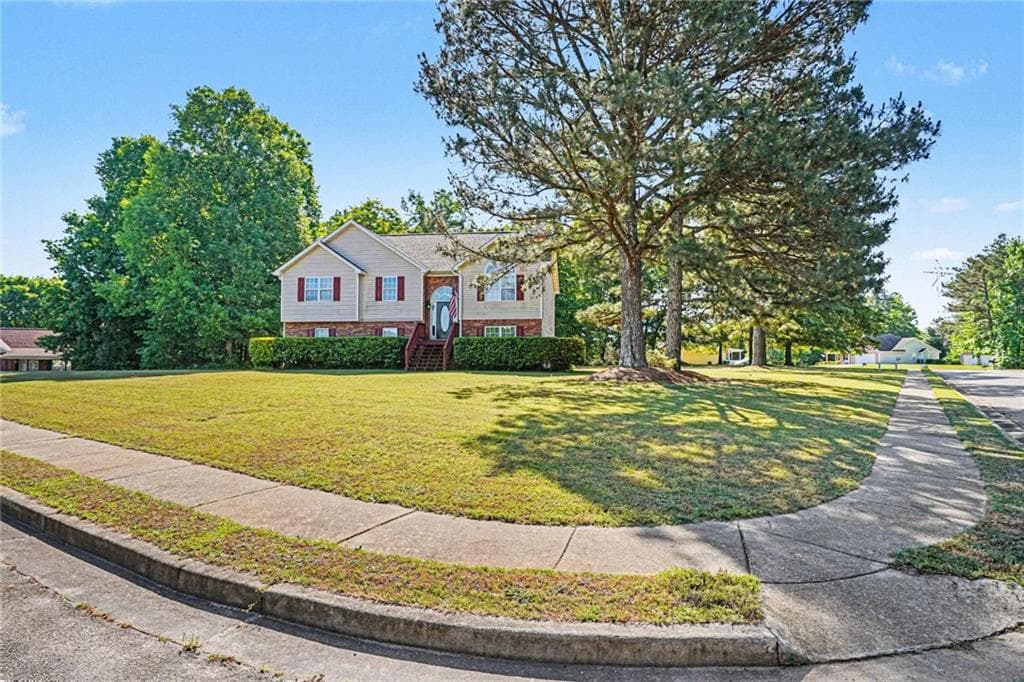 5 bedroom, 3 bathroom, 2,073 sq ft single family residence sold at 200 Treetop Drive, Hampton, GA 30228