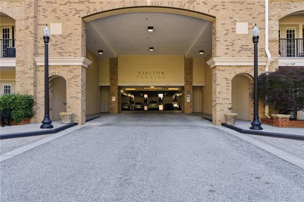 1 bedroom, 1 bathroom, 1,021 sq ft condominium sold at 3621 Vinings Slope 2425, Atlanta, GA 30339