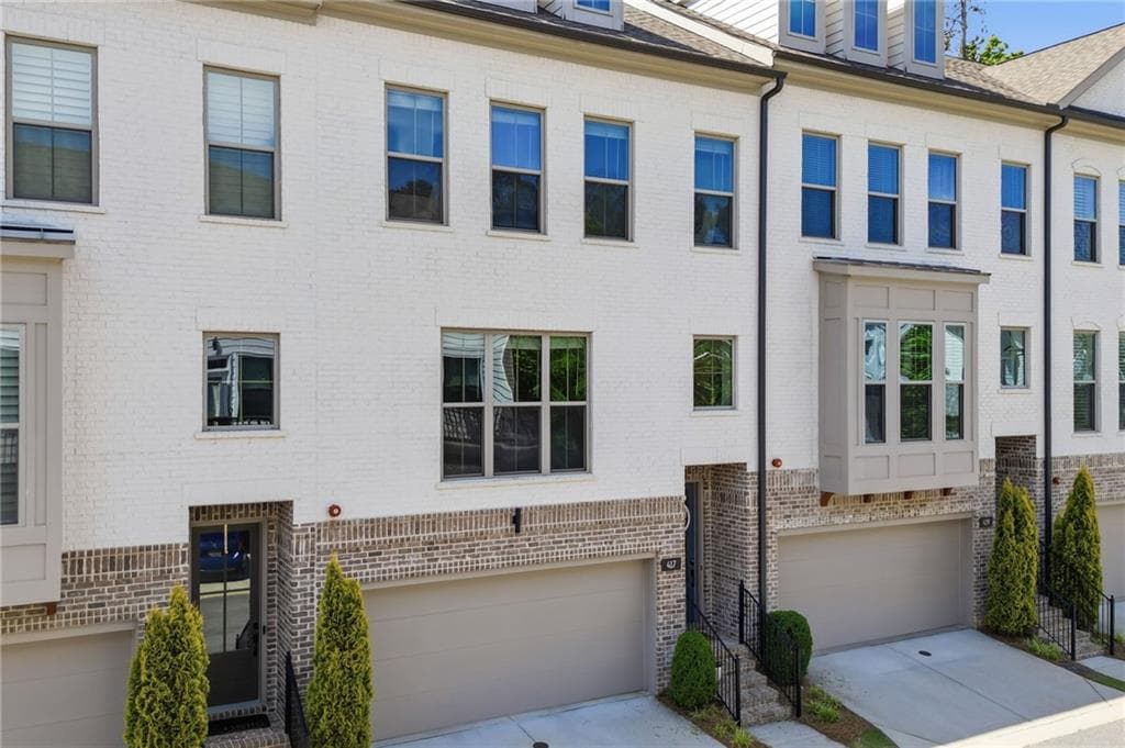 3 bedroom, 3 bathroom, 2,452 sq ft townhouse sold at 417 Bishop Lane 21, Woodstock, GA 30188