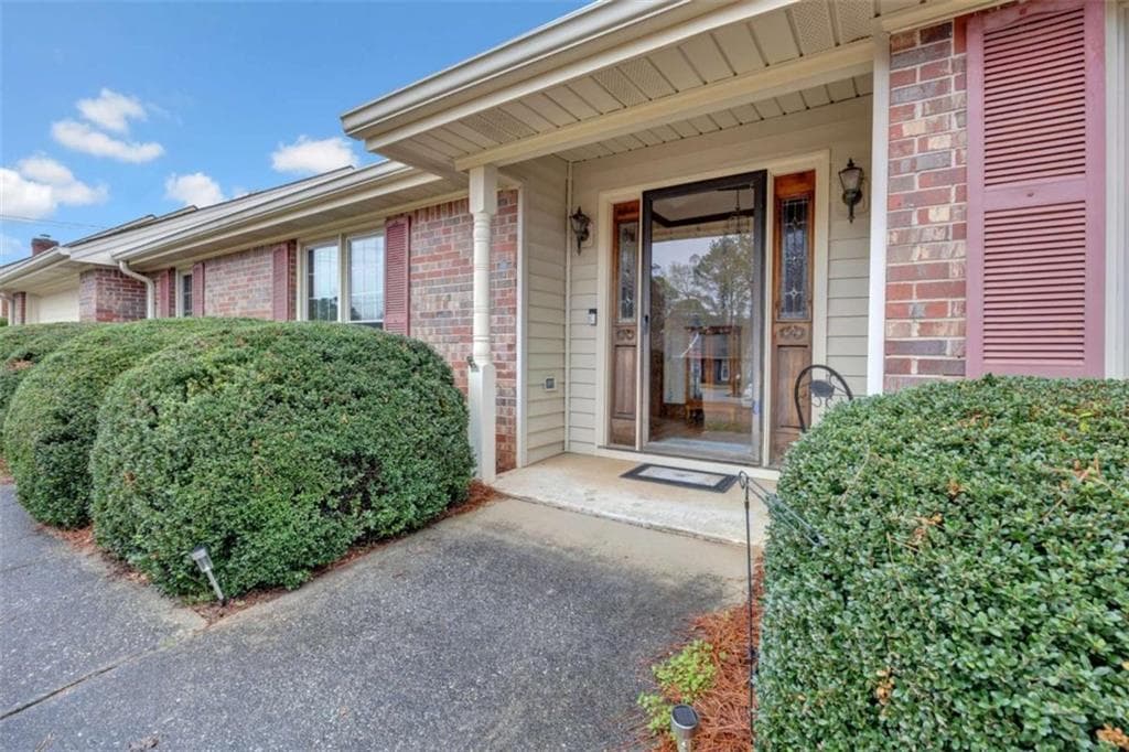 3 bedroom, 2 bathroom, 1,985 sq ft single family residence for sale at 3898 Carriage Lane, Conyers, GA 30094