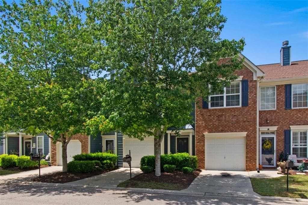 2 bedroom, 3 bathroom, 1,456 sq ft townhouse sold at 6411 Silvertide Way, Flowery Branch, GA 30542