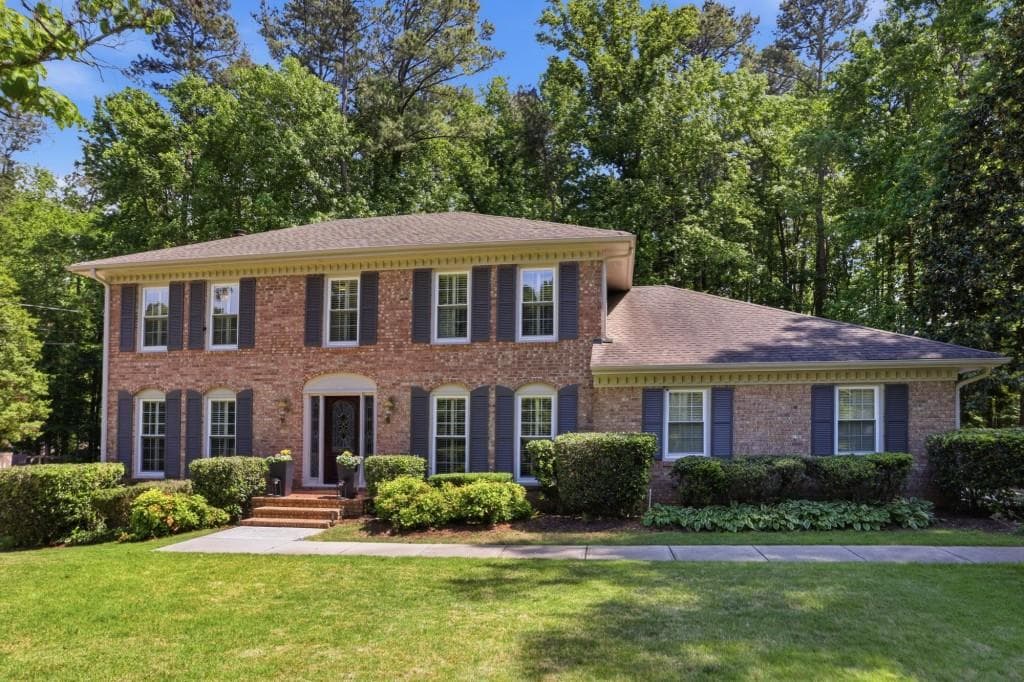 4 bedroom, 3 bathroom, 3,452 sq ft single family residence sold at 250 Hollyridge Way, Roswell, GA 30076