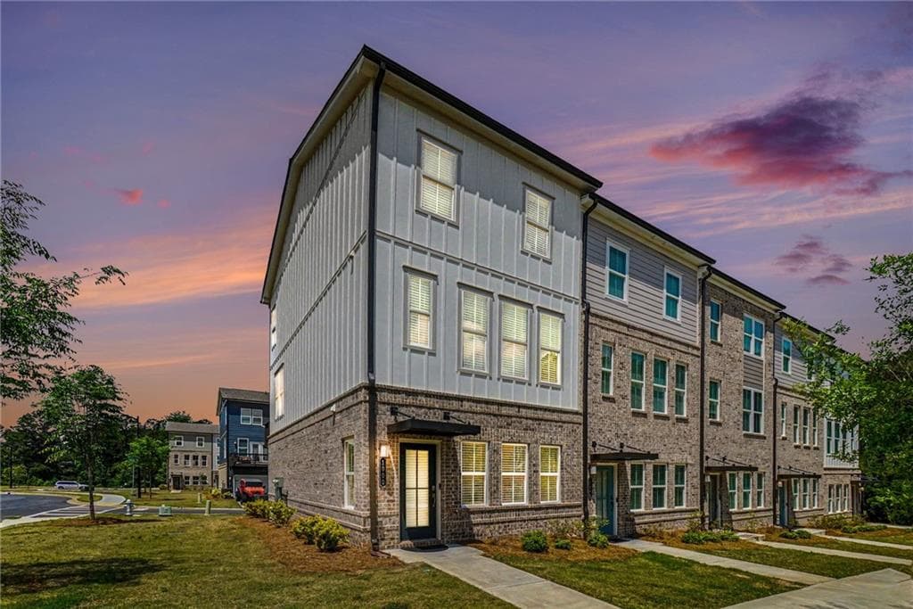 3 bedroom, 4 bathroom, 1,972 sq ft townhouse for sale at 1000 Taylor Court, Acworth, GA 30102