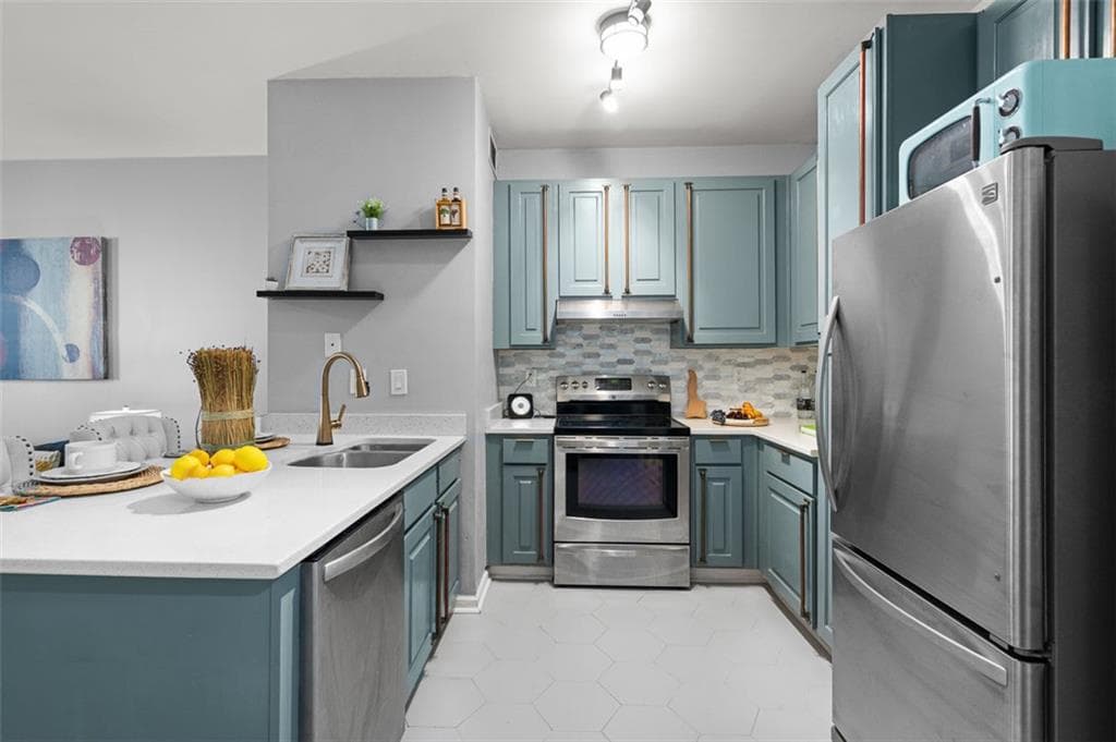 2 bedroom, 1 bathroom, 895 sq ft condominium sold at 821 Ralph Mcgill Boulevard 3137, Atlanta, GA 30306