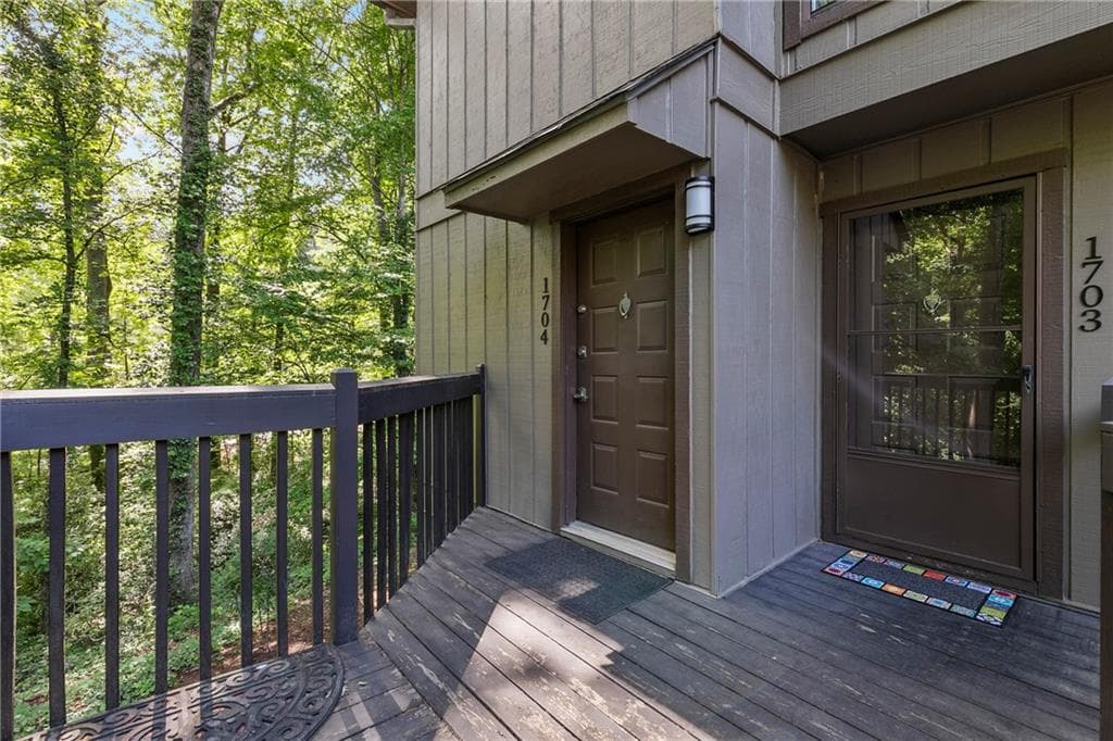 1 bedroom, 1 bathroom, 1,018 sq ft condominium sold at 1704 Cumberland Court, Smyrna, GA 30080