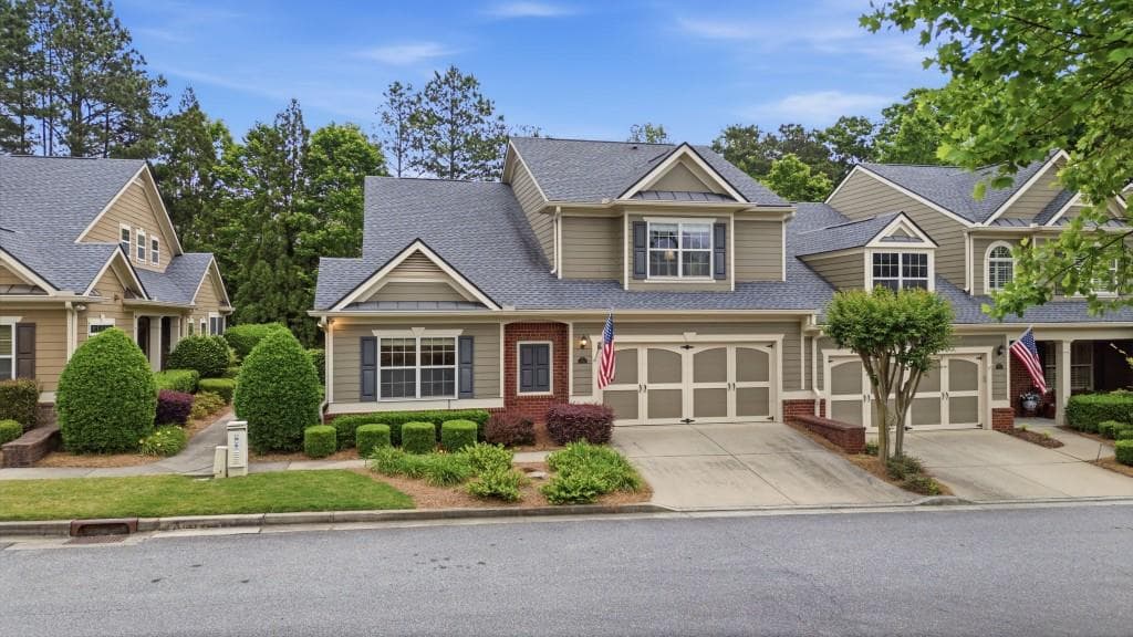 3 bedroom, 3 bathroom, 2,651 sq ft condominium sold at 1945 Brannon Commons Circle, Cumming, GA 30041