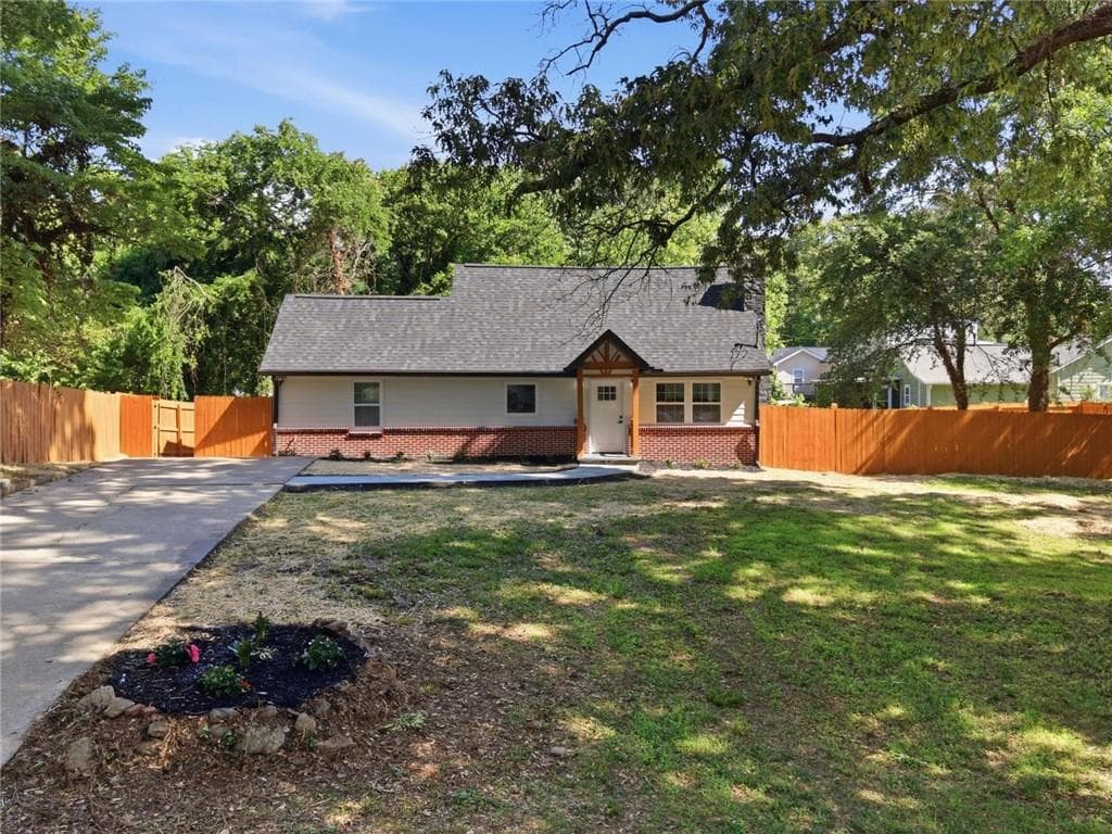 3 bedroom, 2 bathroom, 1,250 sq ft single family residence for sale at 2681 Oldknow Drive, Atlanta, GA 30318