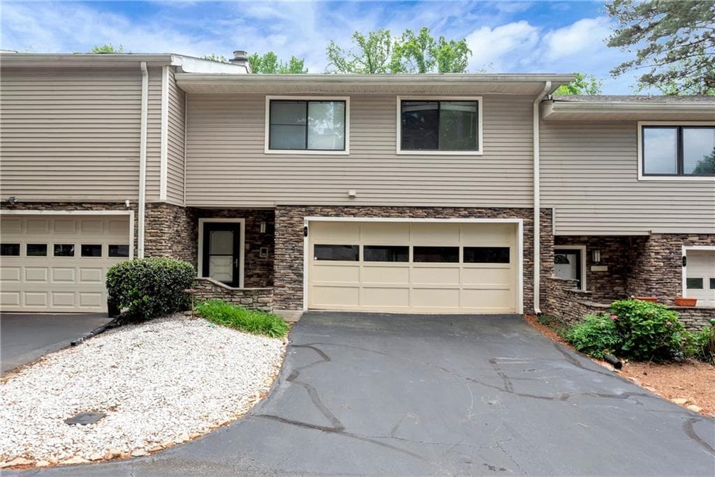 3 bedroom, 4 bathroom, 1,987 sq ft condominium sold at 5 Basswood Circle, Atlanta, GA 30328