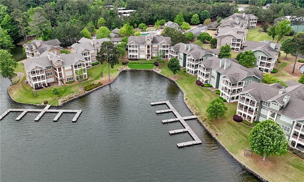 3 bedroom, 2 bathroom, 1,754 sq ft condominium for sale at 117 S Bay Road 402, Eatonton, GA 31024