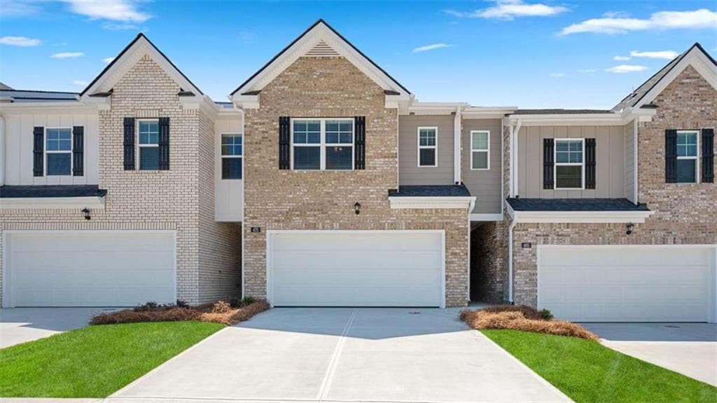 3 bedroom, 3 bathroom townhouse for sale at 490 Silver Moon Drive, Loganville, GA 30052