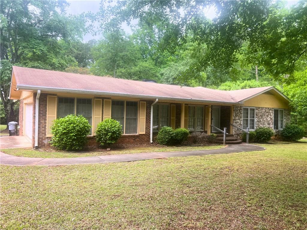 3 bedroom, 2 bathroom, 2,124 sq ft single family residence sold at 90 Club Circle, Stockbridge, GA 30281