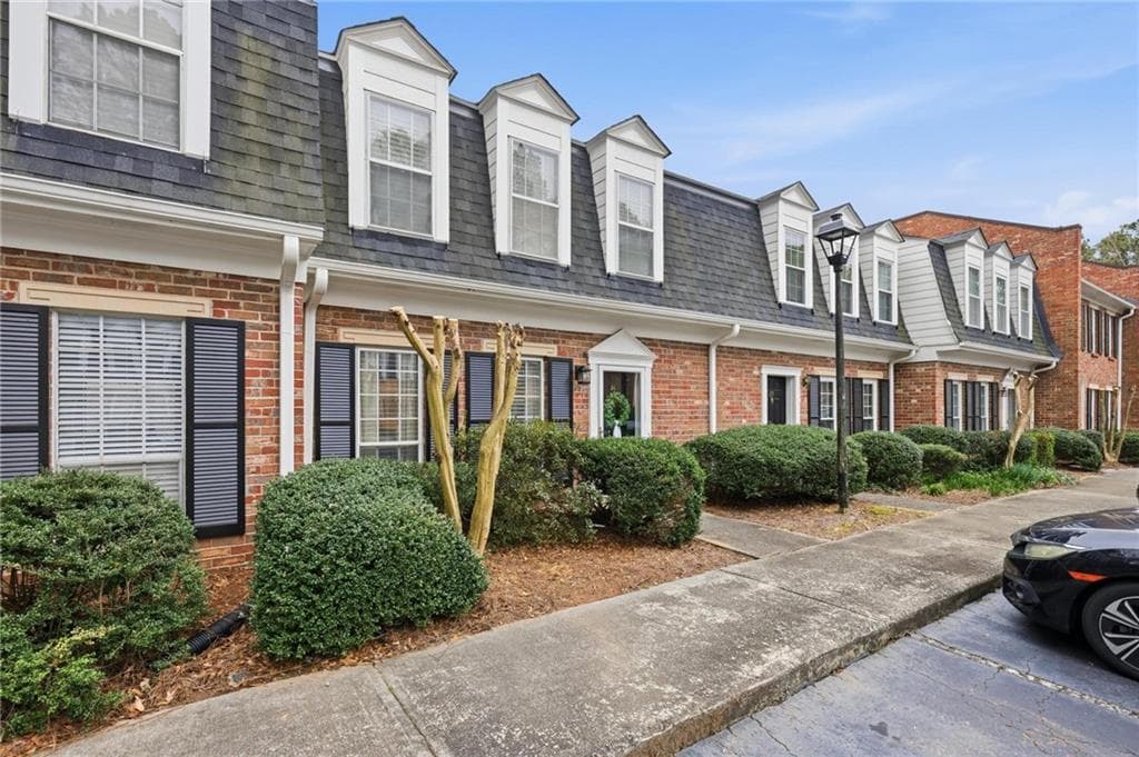 2 bedroom, 3 bathroom, 1,320 sq ft townhouse sold at 24 Independence Place, Atlanta, GA 30318