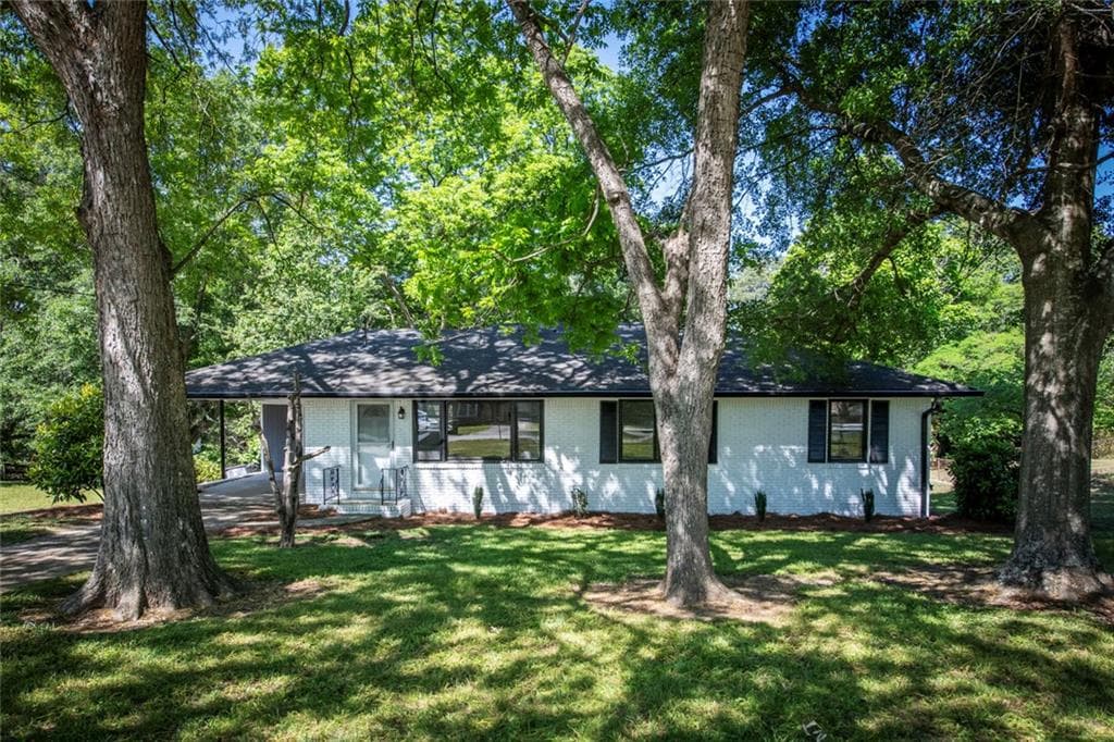 3 bedroom, 2 bathroom, 1,215 sq ft single family residence sold at 6262 Melrose Drive, Douglasville, GA 30134