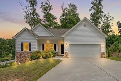 6 bedroom, 3 bathroom, 3,040 sq ft single family residence for sale at 104 Woodside Court, Temple, GA 30179