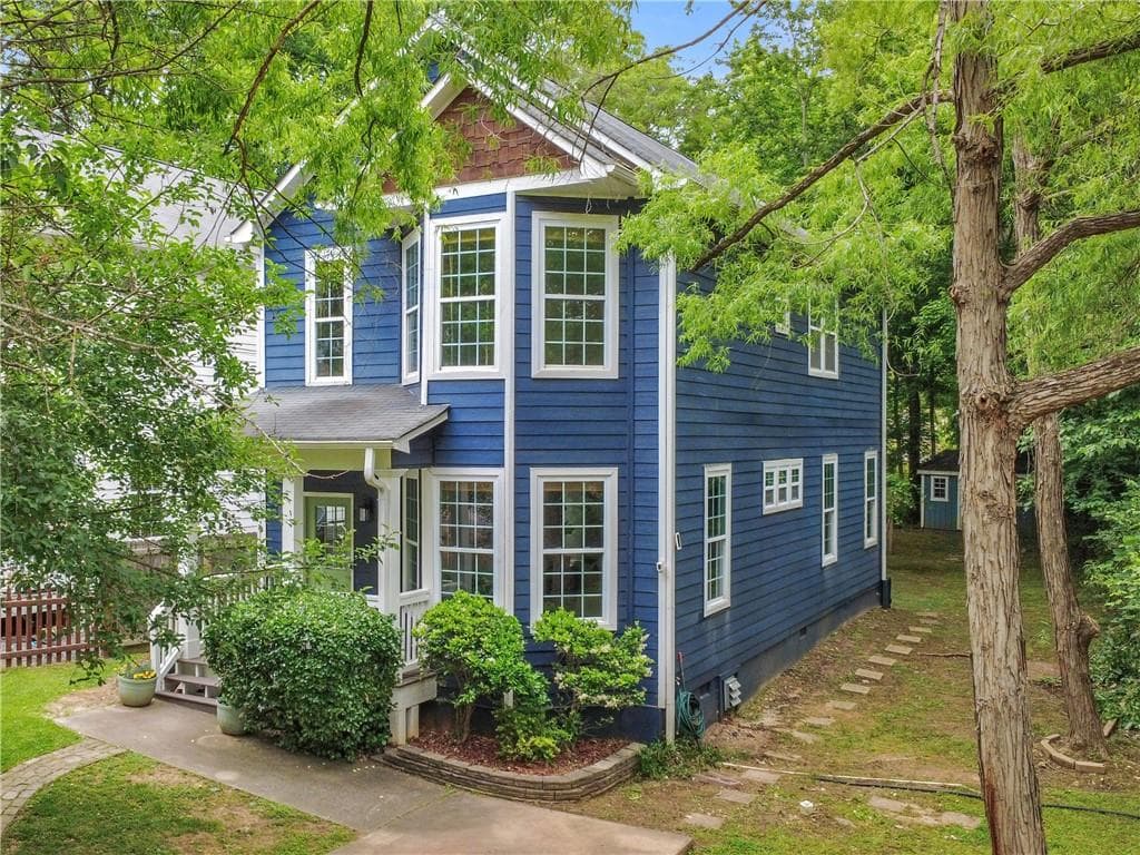 3 bedroom, 3 bathroom, 1,982 sq ft single family residence sold at 923 Tilden Street, Atlanta, GA 30318