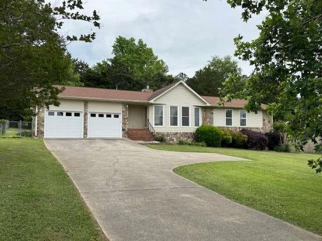3 bedroom, 2 bathroom, 2,050 sq ft single family residence for sale at 462 Oakwood Drive, Cedartown, GA 30125