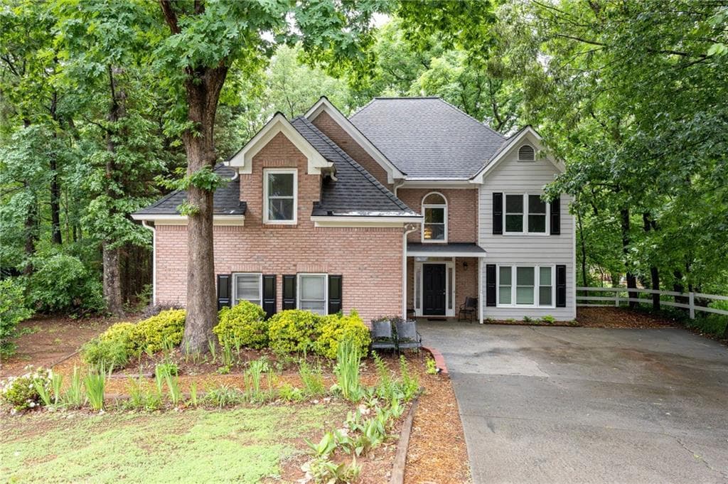 5 bedroom, 3 bathroom, 2,466 sq ft single family residence sold at 2204 Thicket Court, Acworth, GA 30102