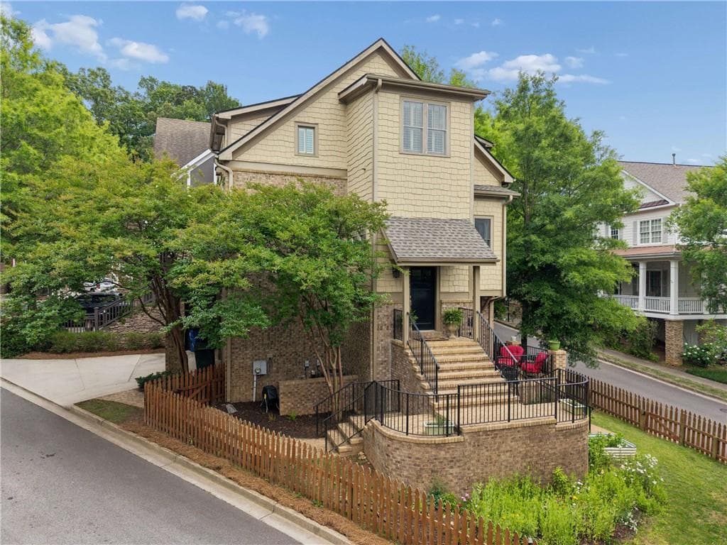 3 bedroom, 3 bathroom, 2,009 sq ft townhouse sold at 1508 Whitehead Bluff, Atlanta, GA 30318