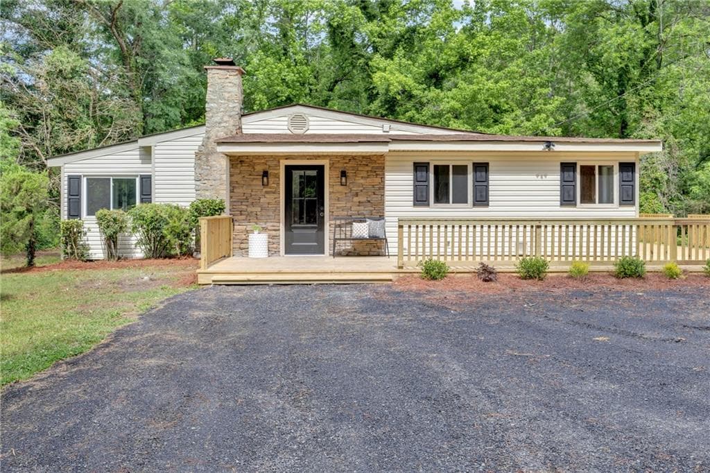3 bedroom, 3 bathroom, 1,710 sq ft single family residence sold at 2573 Bonds Lake Road NW, Conyers, GA 30012