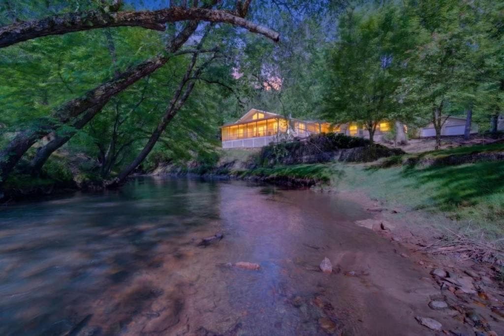 3 bedroom, 3 bathroom, 2,953 sq ft single family residence for sale at 401 Mountain Rivers Road, Mineral Bluff, GA 30559