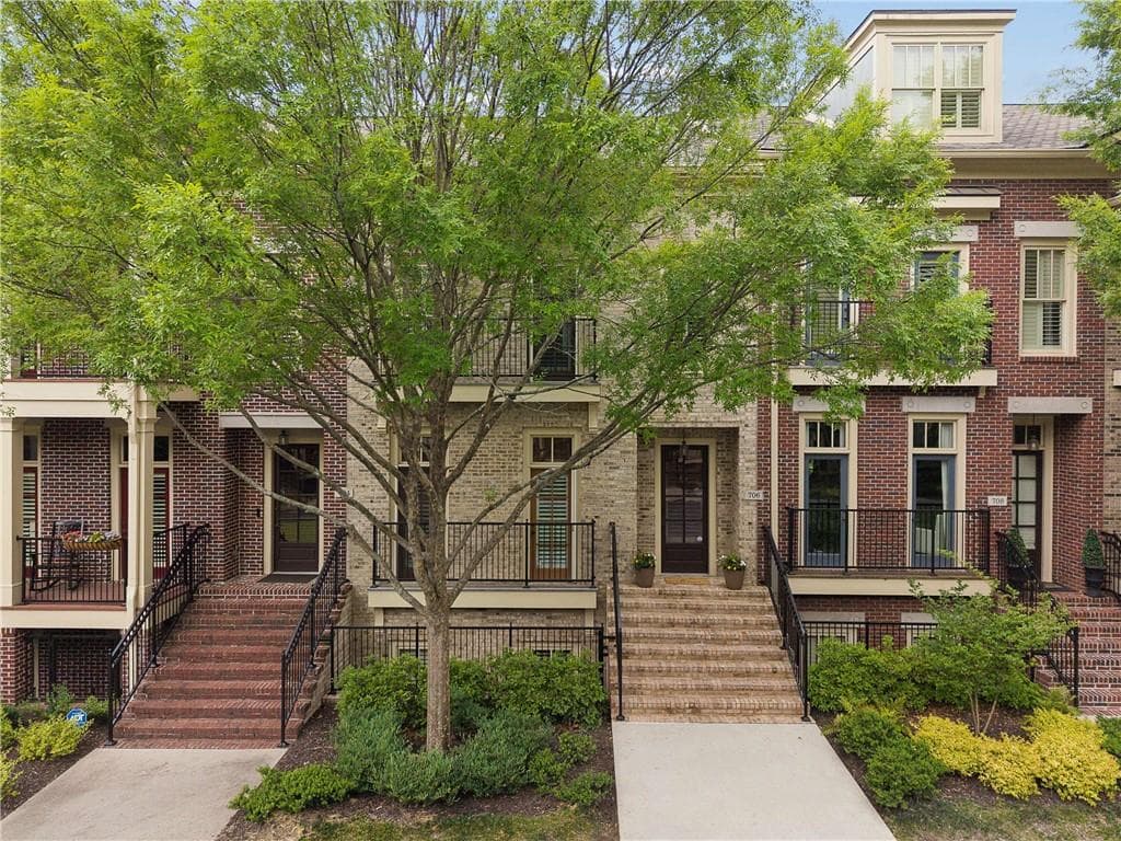 3 bedroom, 4 bathroom, 3,182 sq ft townhouse sold at 706 Creekgarden Court, Atlanta, GA 30339