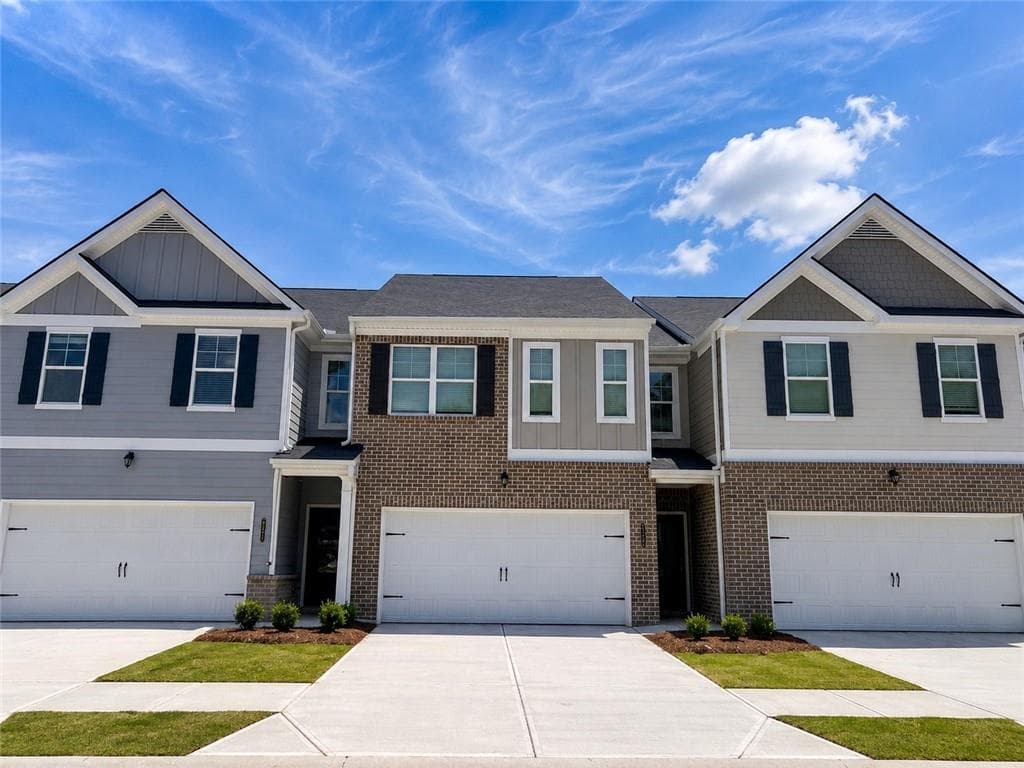 4 bedroom, 3 bathroom, 1,805 sq ft townhouse sold at 6351 Warbler Court, Morrow, GA 30260