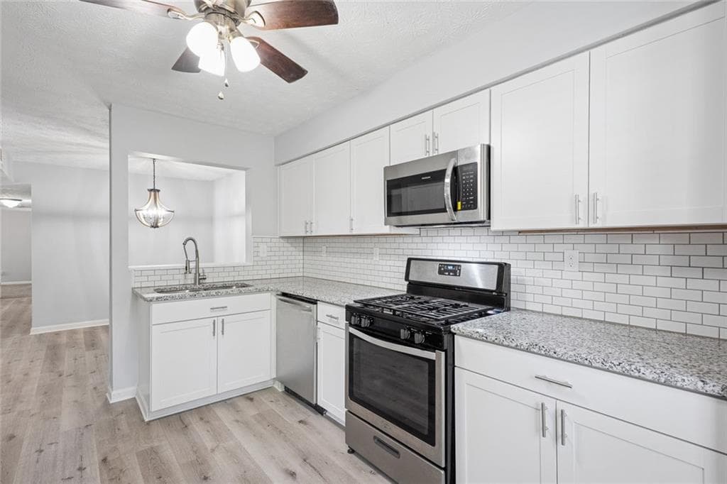 3 bedroom, 2 bathroom, 1,252 sq ft condominium for sale at 6430 Oakleaf Way, Morrow, GA 30260