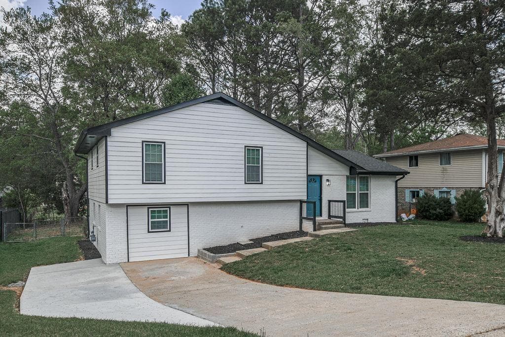 5 bedroom, 3 bathroom, 1,279 sq ft single family residence sold at 2248 Willoby Court, Morrow, GA 30260