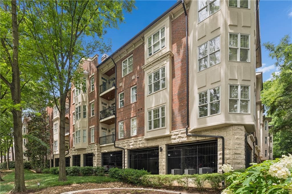 2 bedroom, 2 bathroom, 1,404 sq ft condominium sold at 825 Highland Lane 1308, Atlanta, GA 30306