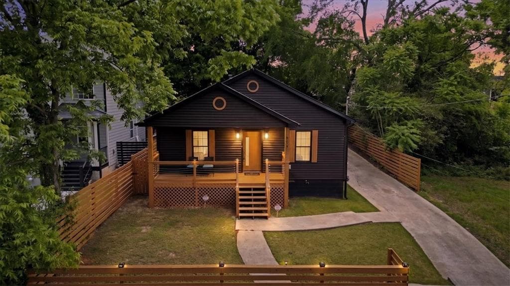 4 bedroom, 2 bathroom, 1,560 sq ft single family residence sold at 904 Ira Street, Atlanta, GA 30310