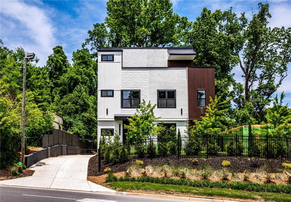 5 bedroom, 6 bathroom, 6,542 sq ft single family residence sold at 320 Hammond Drive, Atlanta, GA 30328
