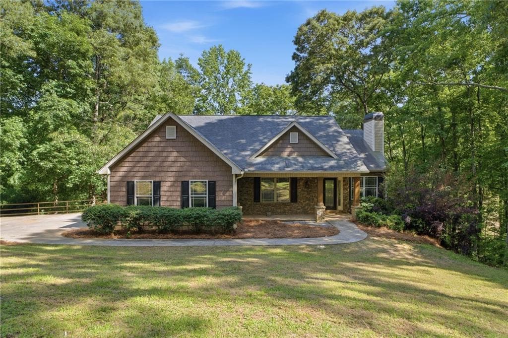 4 bedroom, 3 bathroom, 2,475 sq ft single family residence sold at 3552 Ridge Drive, Gainesville, GA 30501