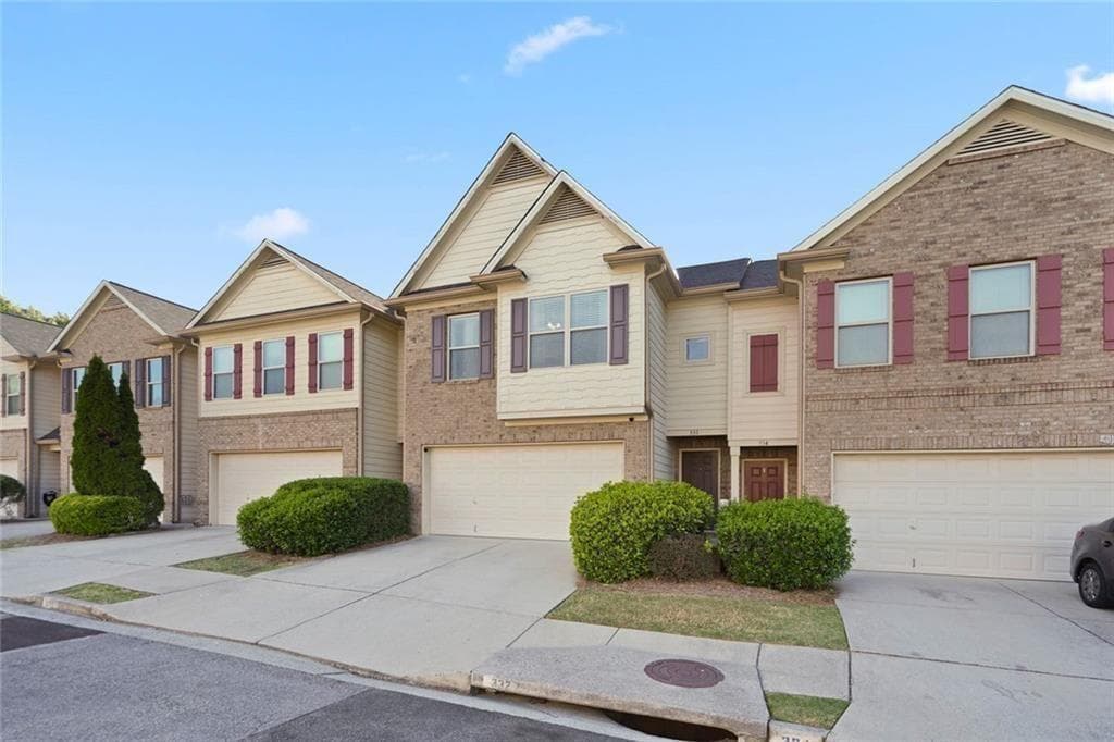 3 bedroom, 3 bathroom, 1,806 sq ft townhouse sold at 332 Oaktown Court, Lawrenceville, GA 30044