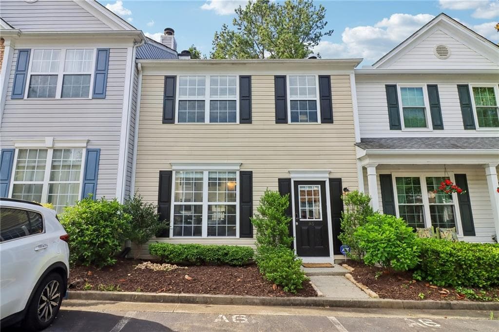 3 bedroom, 3 bathroom, 1,370 sq ft townhouse for sale at 10900 Wittenridge Drive A6, Alpharetta, GA 30022