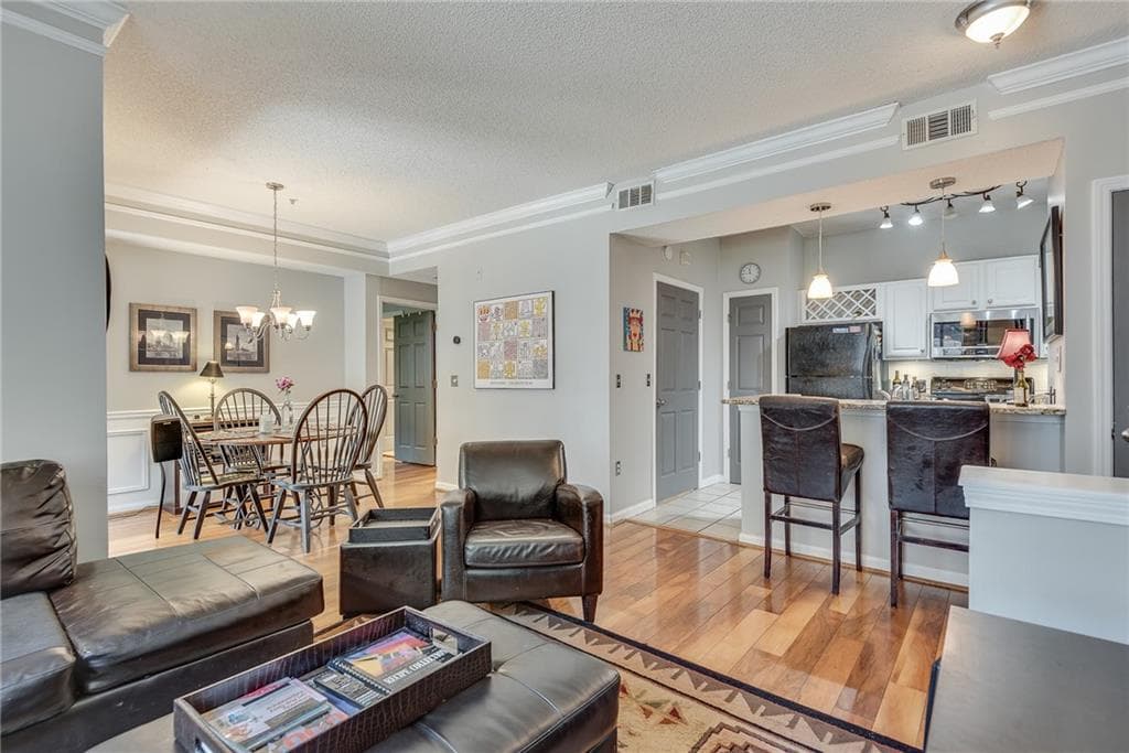 1 bedroom, 1 bathroom, 817 sq ft condominium sold at 955 Juniper Street 1114, Atlanta, GA 30309