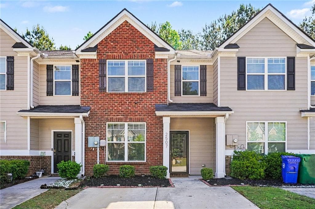 3 bedroom, 3 bathroom, 1,588 sq ft townhouse sold at 2507 Piering Drive, Lithonia, GA 30038