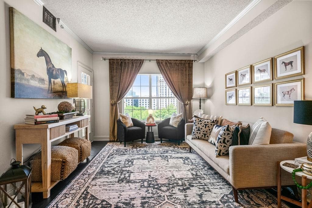 1 bedroom, 1 bathroom, 730 sq ft condominium sold at 1075 Peachtree Walk A419, Atlanta, GA 30309