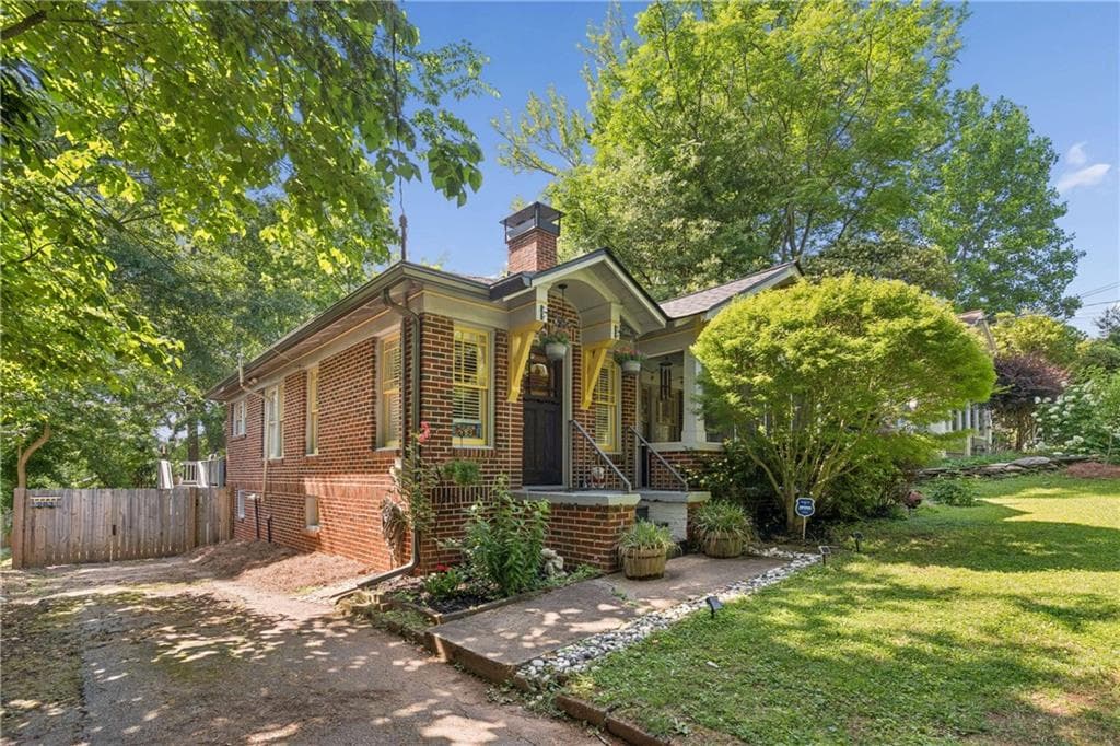 2 bedroom, 1 bathroom, 2,088 sq ft single family residence sold at 983 Alloway Place, Atlanta, GA 30316