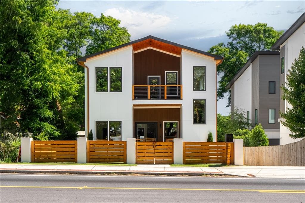 4 bedroom, 4 bathroom, 3,354 sq ft single family residence sold at 1927 Memorial Drive, Atlanta, GA 30317
