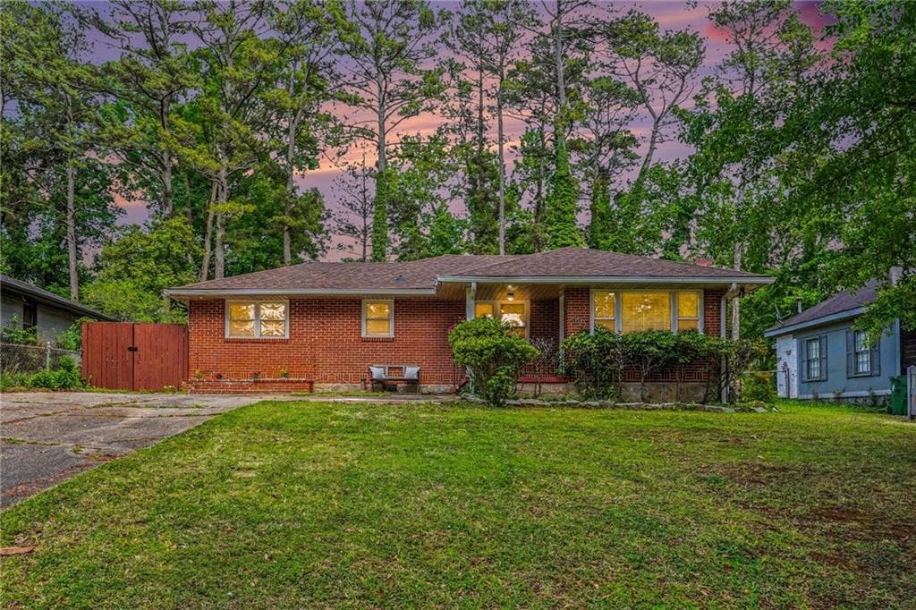 2 bedroom, 2 bathroom, 1,092 sq ft single family residence for sale at 1950 Glendale Drive, Decatur, GA 30032