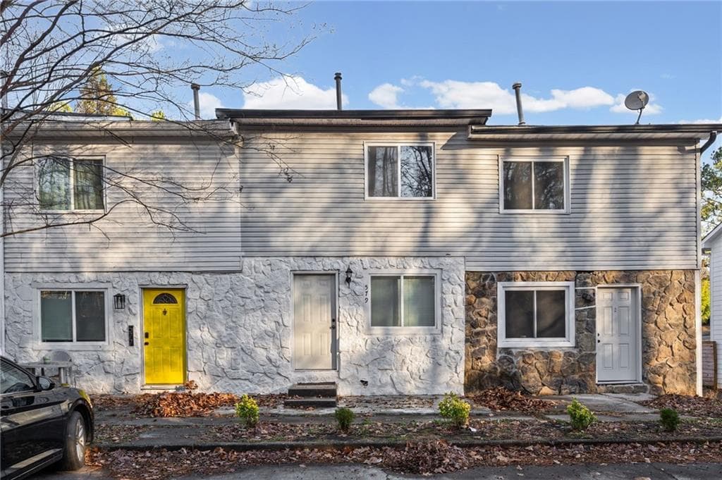 3 bedroom, 4 bathroom, 1,152 sq ft townhouse sold at 579 Northridge Crossing Drive, Atlanta, GA 30350