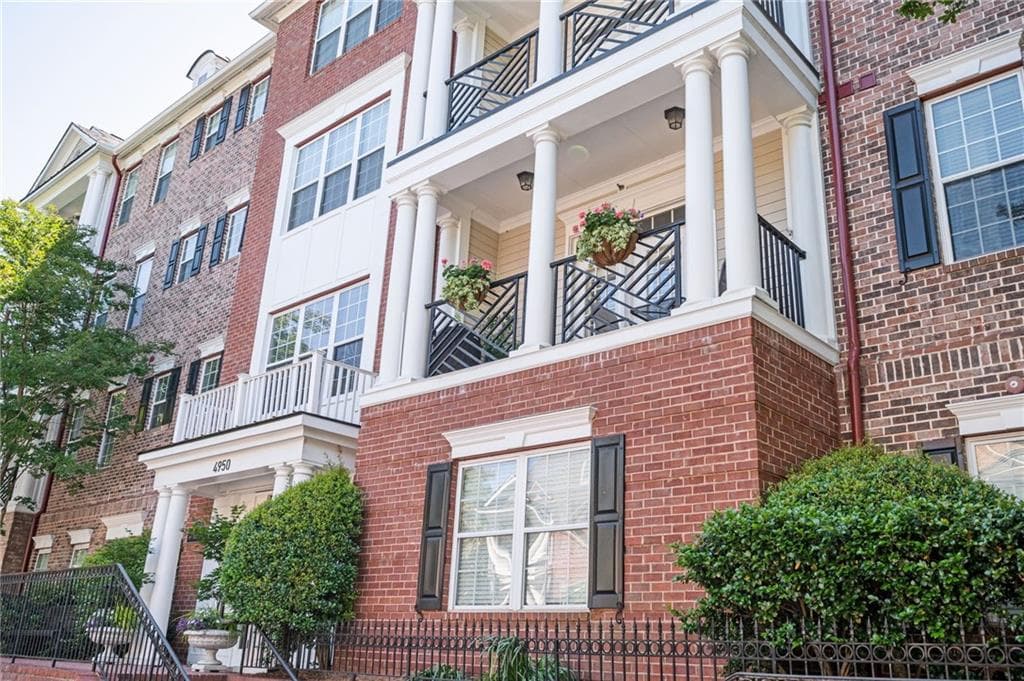 2 bedroom, 2 bathroom, 1,769 sq ft condominium sold at 4950 Ivy Ridge Drive 102, Atlanta, GA 30339