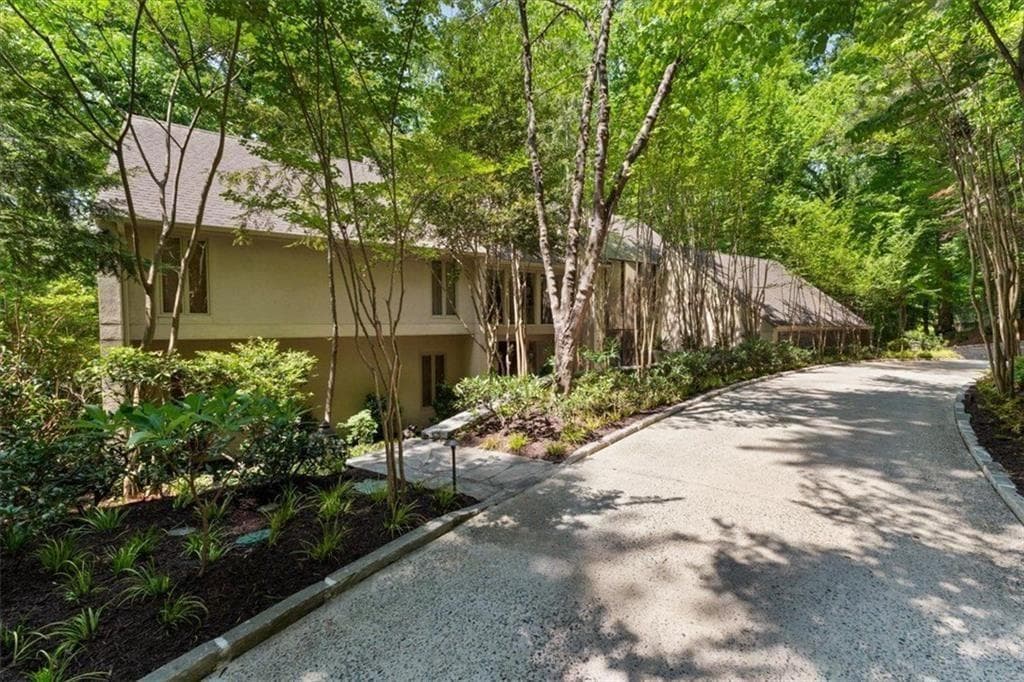 6 bedroom, 6 bathroom, 5,368 sq ft single family residence sold at 4040 Whitewater Creek Road, Atlanta, GA 30327