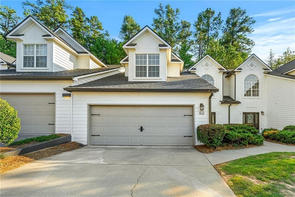 3 bedroom, 3 bathroom, 2,227 sq ft townhouse for sale at 2015 Barrett Lakes Boulevard 415, Kennesaw, GA 30144
