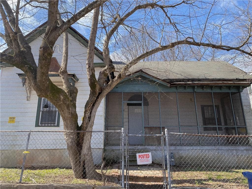 4 bedroom, 2 bathroom, 2,292 sq ft single family residence under contract at 701 Garibaldi Street, Atlanta, GA 30310