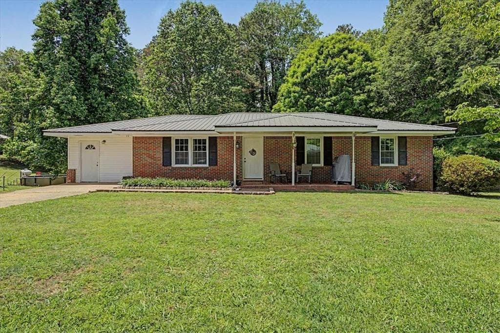 3 bedroom, 2 bathroom, 1,702 sq ft single family residence for sale at 98 James Street, Tallapoosa, GA 30176