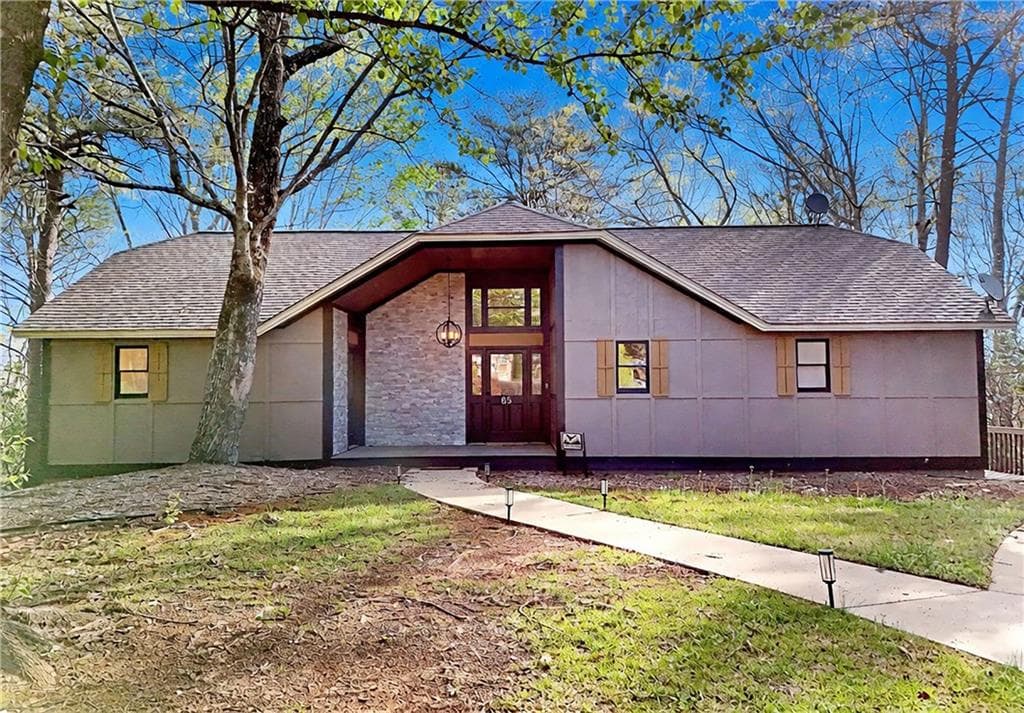 3 bedroom, 4 bathroom, 2,592 sq ft single family residence for sale at 85 International Village Drive, Helen, GA 30545